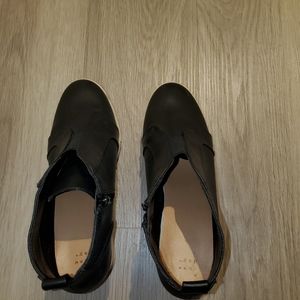 Black and white leather platform sneakers